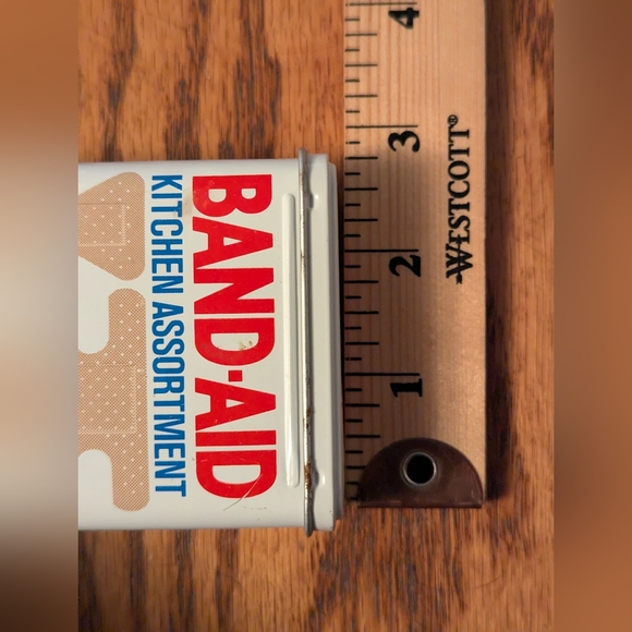 Vintage Band Aid Kitchen Assortment Adhesive Bandages Tin Box with Some Bandages - Picture 10 of 11